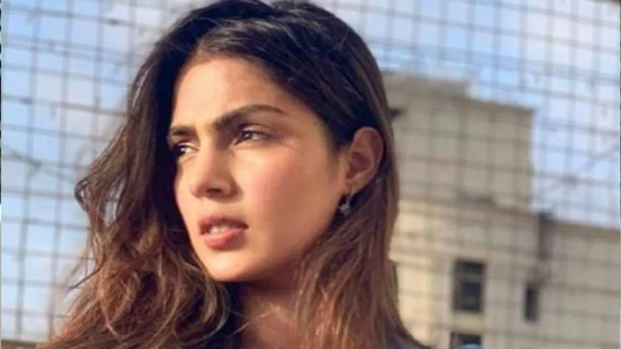 Quote on Rhea Chakraborty's Shirt Raises Speculations Yet Again!