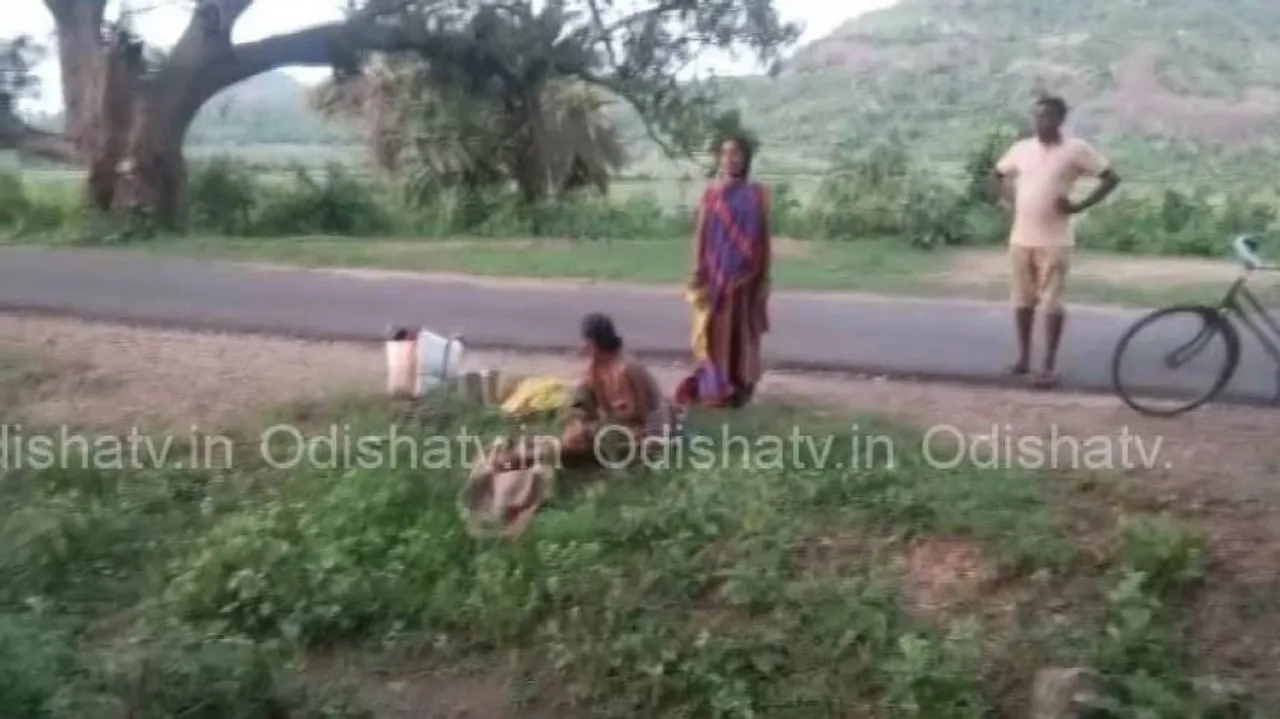 Woman delivers on road side after asked to ‘go back’ by docs