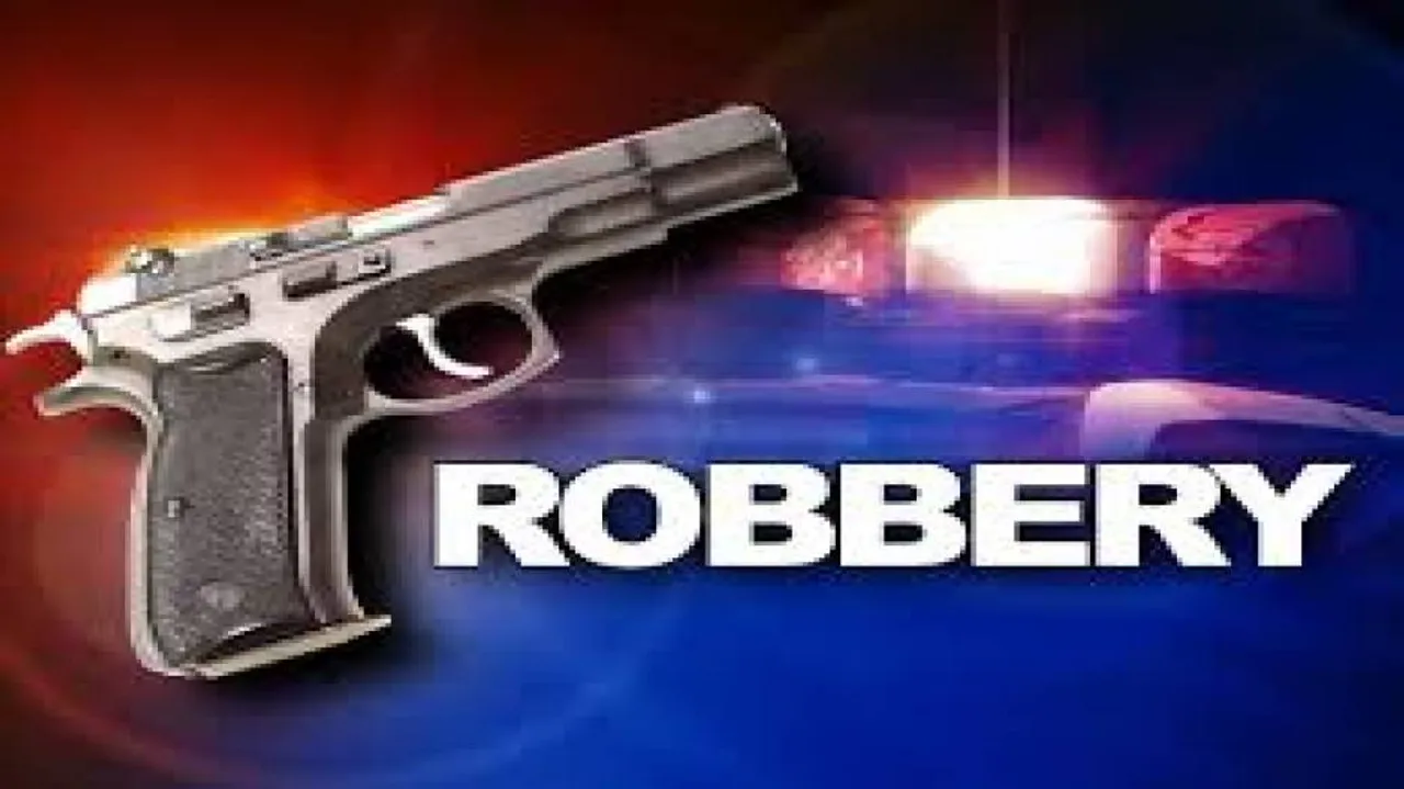 Robbery bid foiled as locals overpower 3 gang members