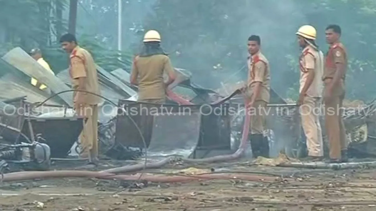 1 dead, 45 shops gutted in fire at cracker market in Rourkela