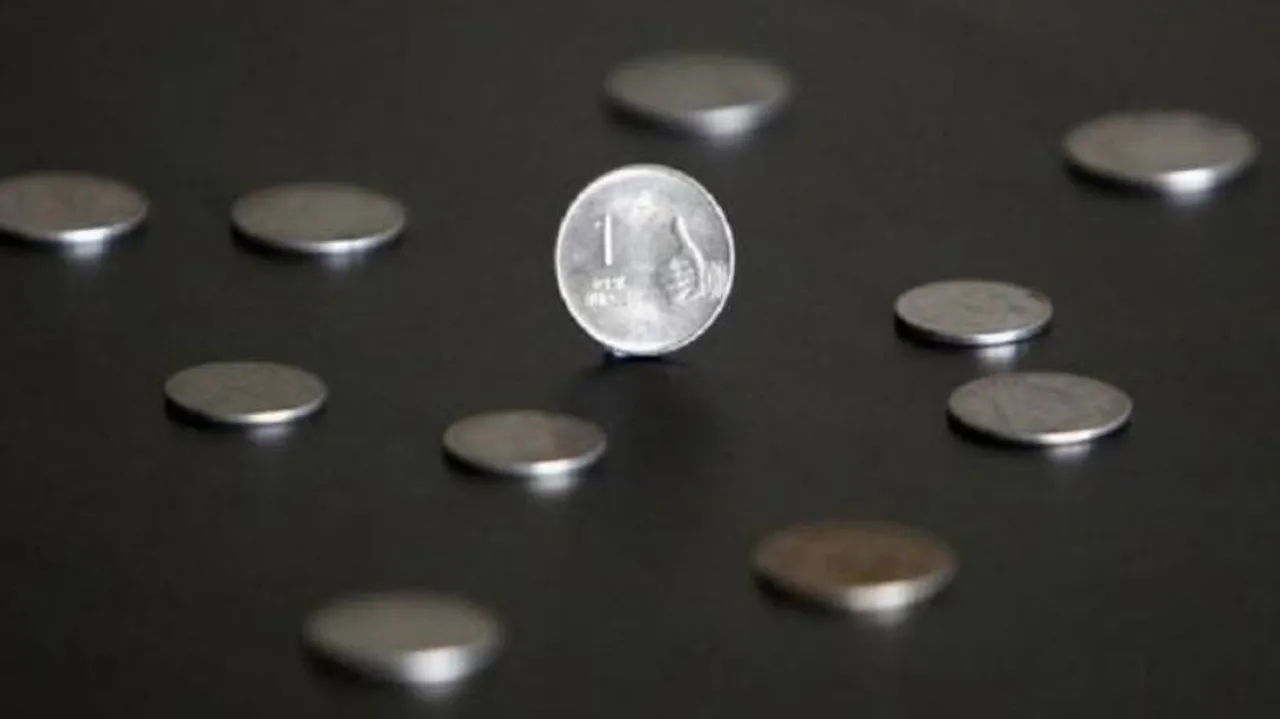 Rupee falls 41 paise to 69.20 vs USD in early trade
