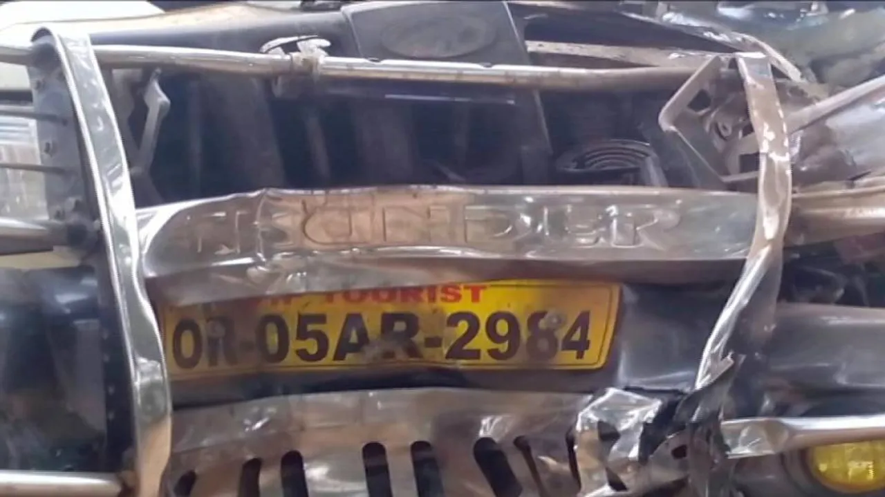 2 killed, 4 critically hurt in road mishap in Salipur