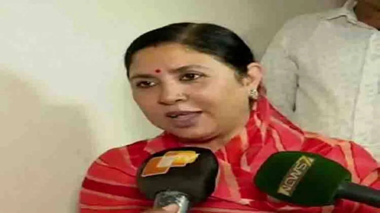 Supporters of Bolangir MP Sangeeta Singh Deo & BJD leader face off