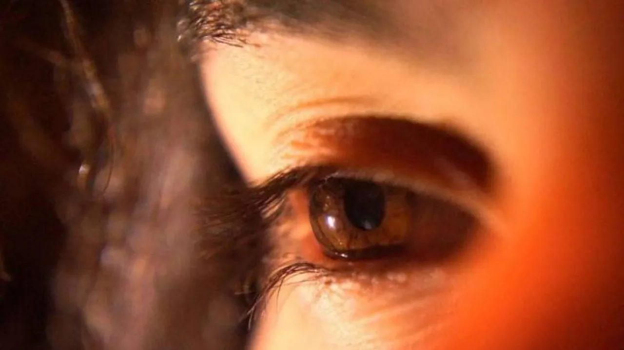 Staring At Deep-Red Light May Improve Declining Eyesight