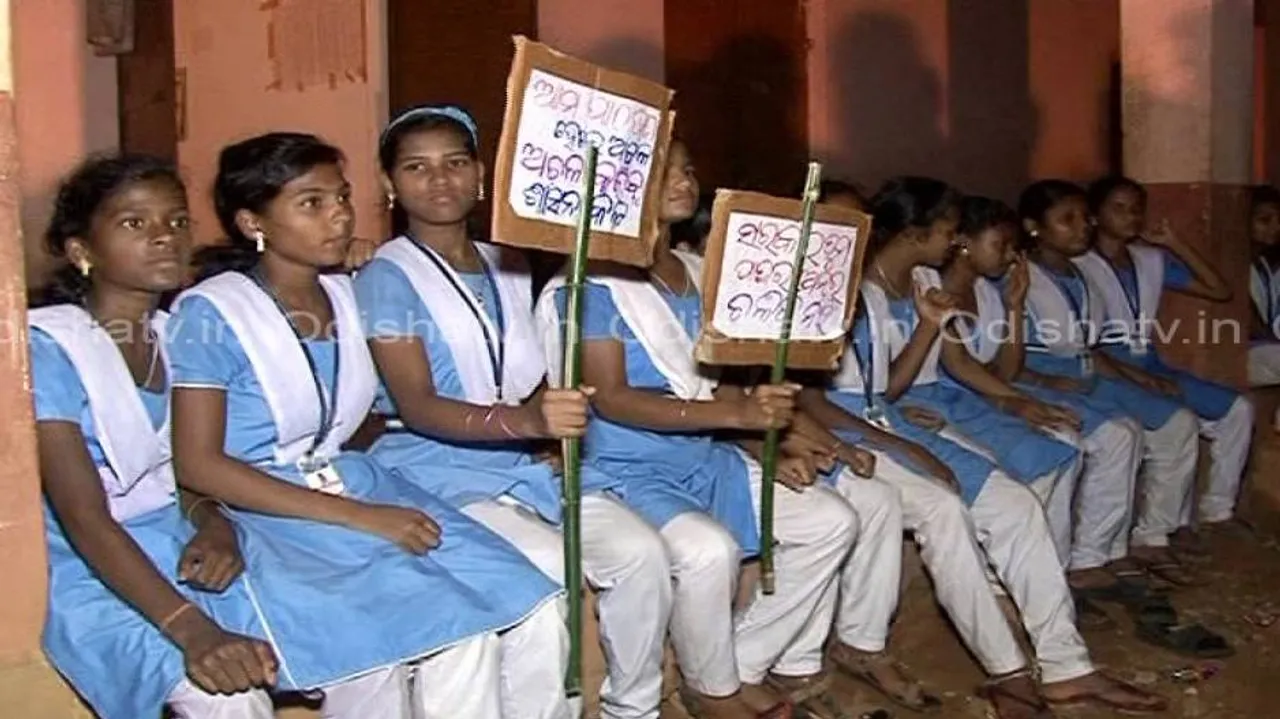 Students detain teachers protesting headmaster’s transfer