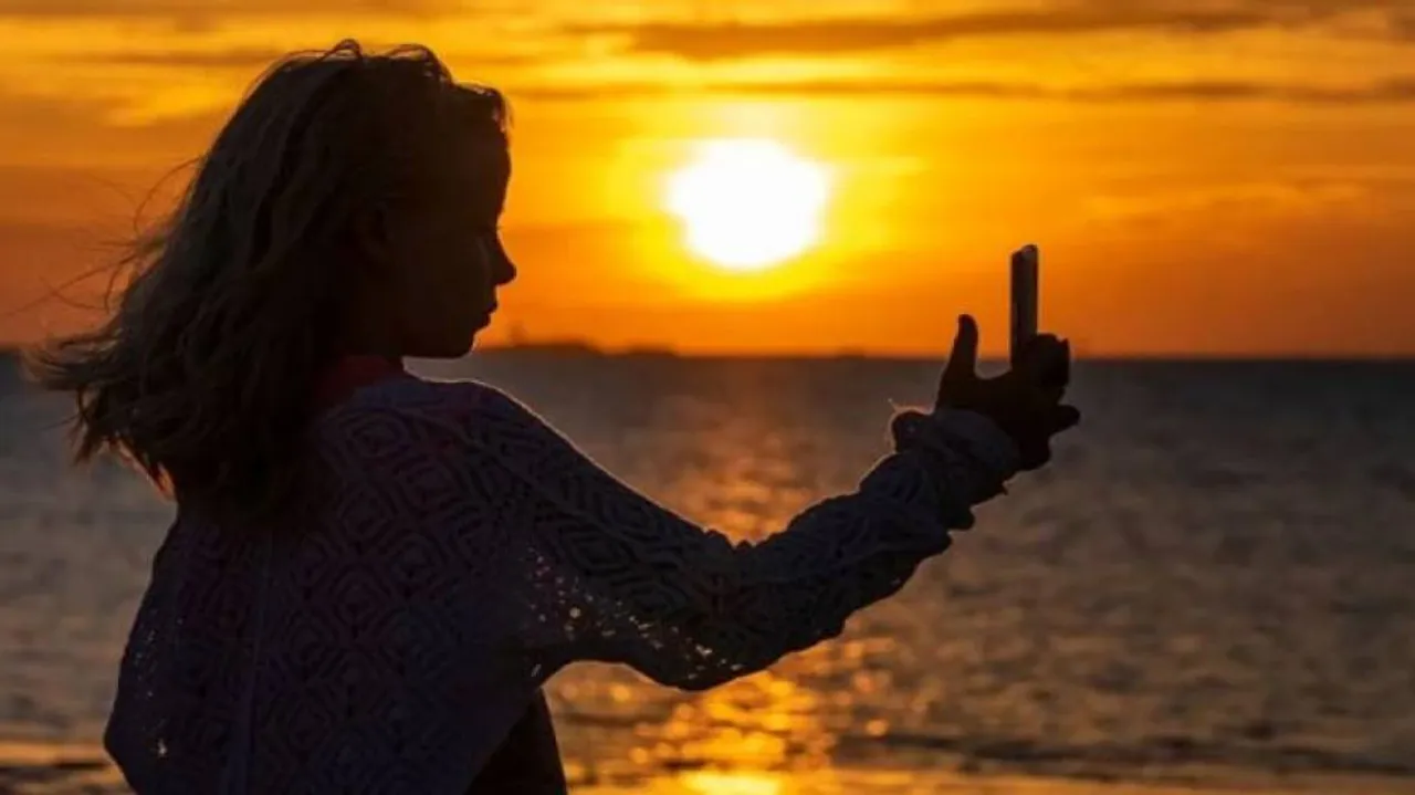 Editing selfies influences girls' thoughts about natural looks