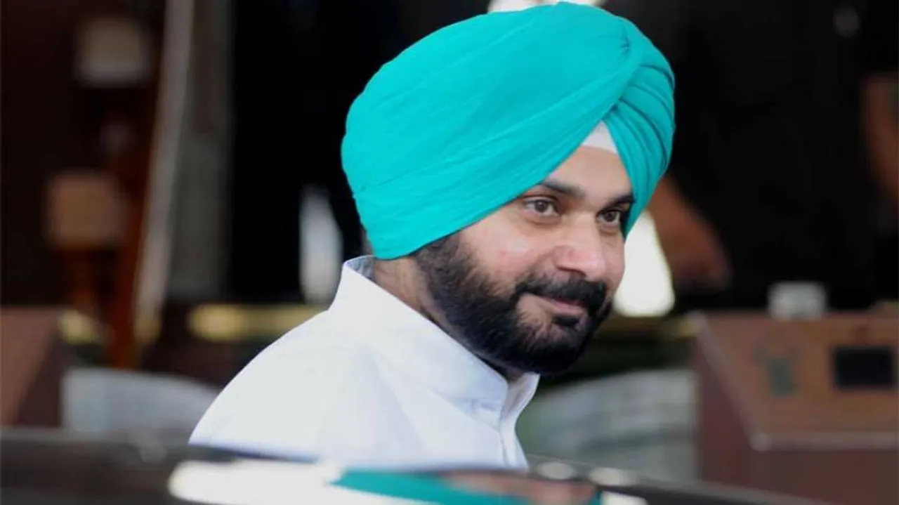 Sidhu puts Congress, Amarinder on back foot with Pulwama comments; trolled on social media
