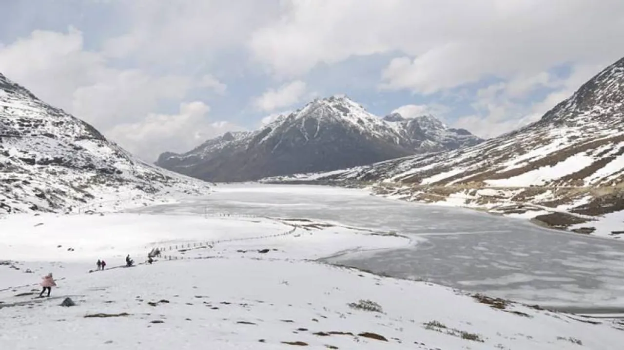 Army Rescues 111 From Snow-Bound Sela Pass in Arunachal