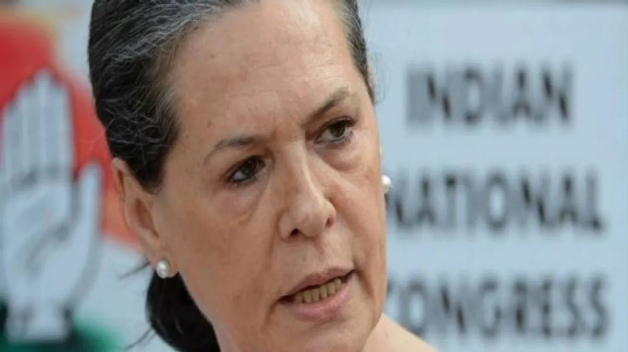 Sonia Gandhi leads solidarity march for Manmohan Singh