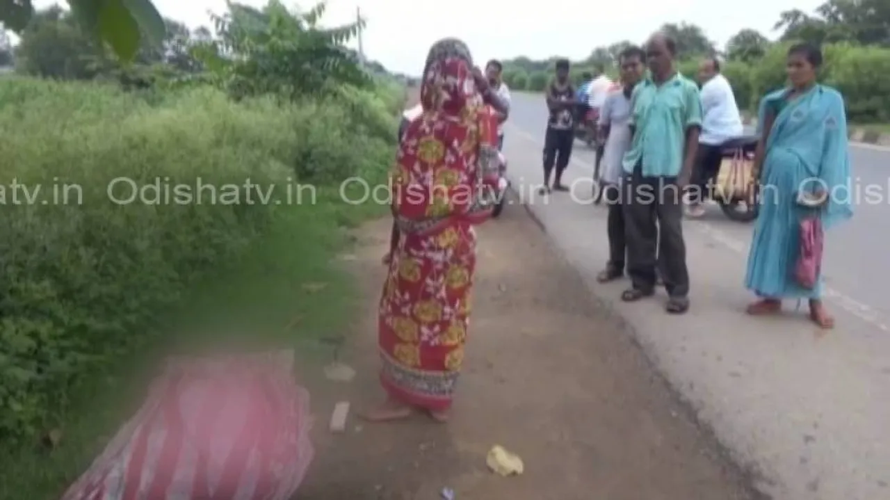 Shocking! Ambulance staff abandons body on road over payment