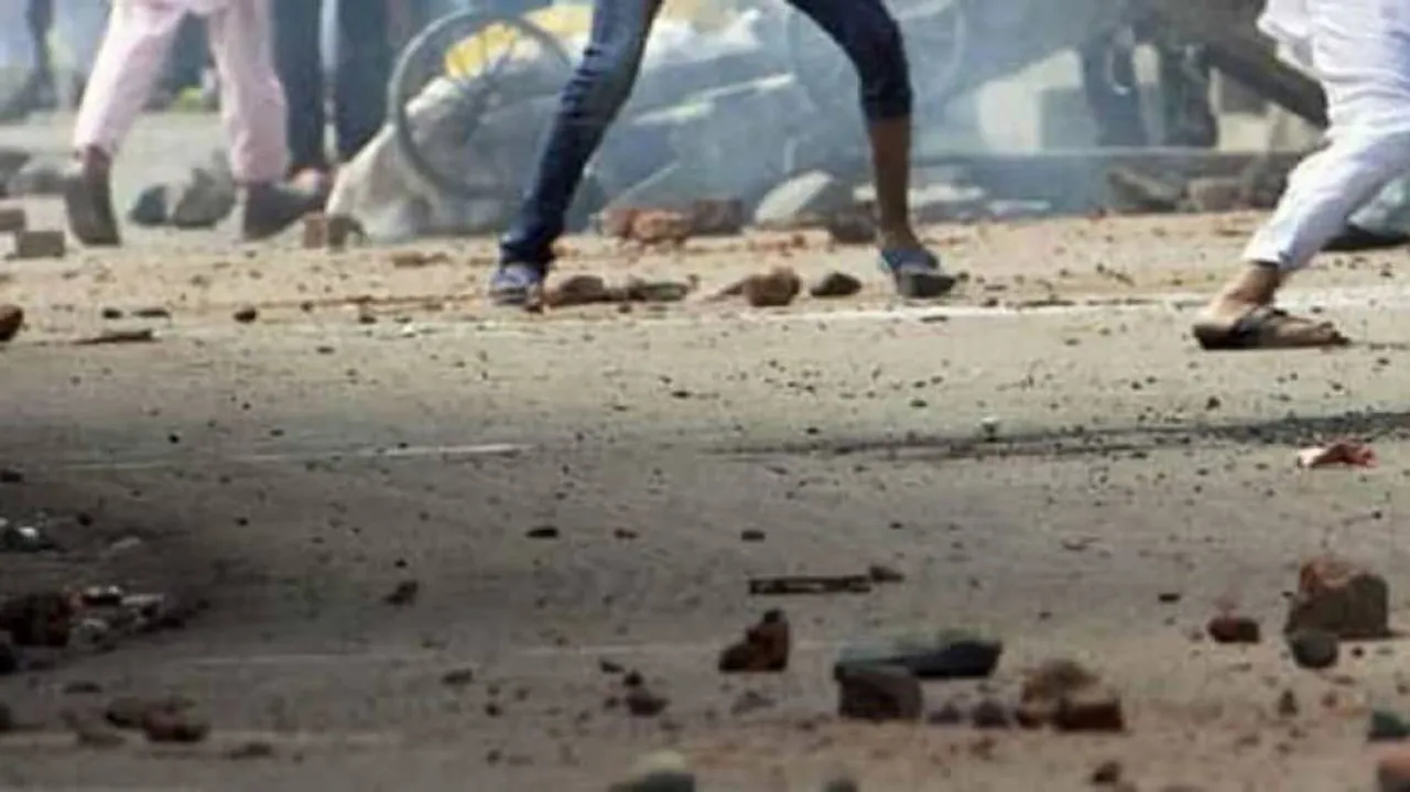 Irate Mob Pelts Stones On Cops In Odisha COVID-19 Containment Zone