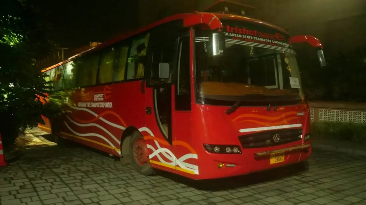 Stone thrown at Australian team bus in Guwahati