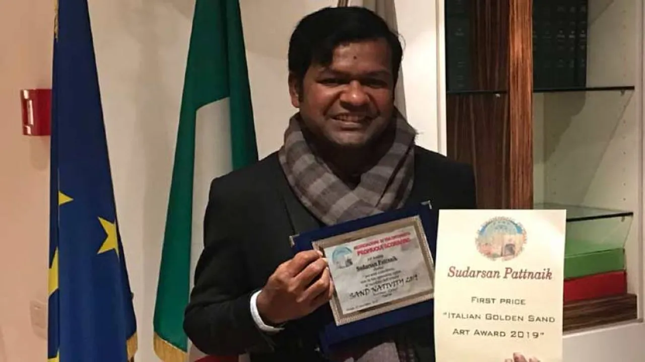 Sudarsan Pattnaik Receives Italian Sand Art Award