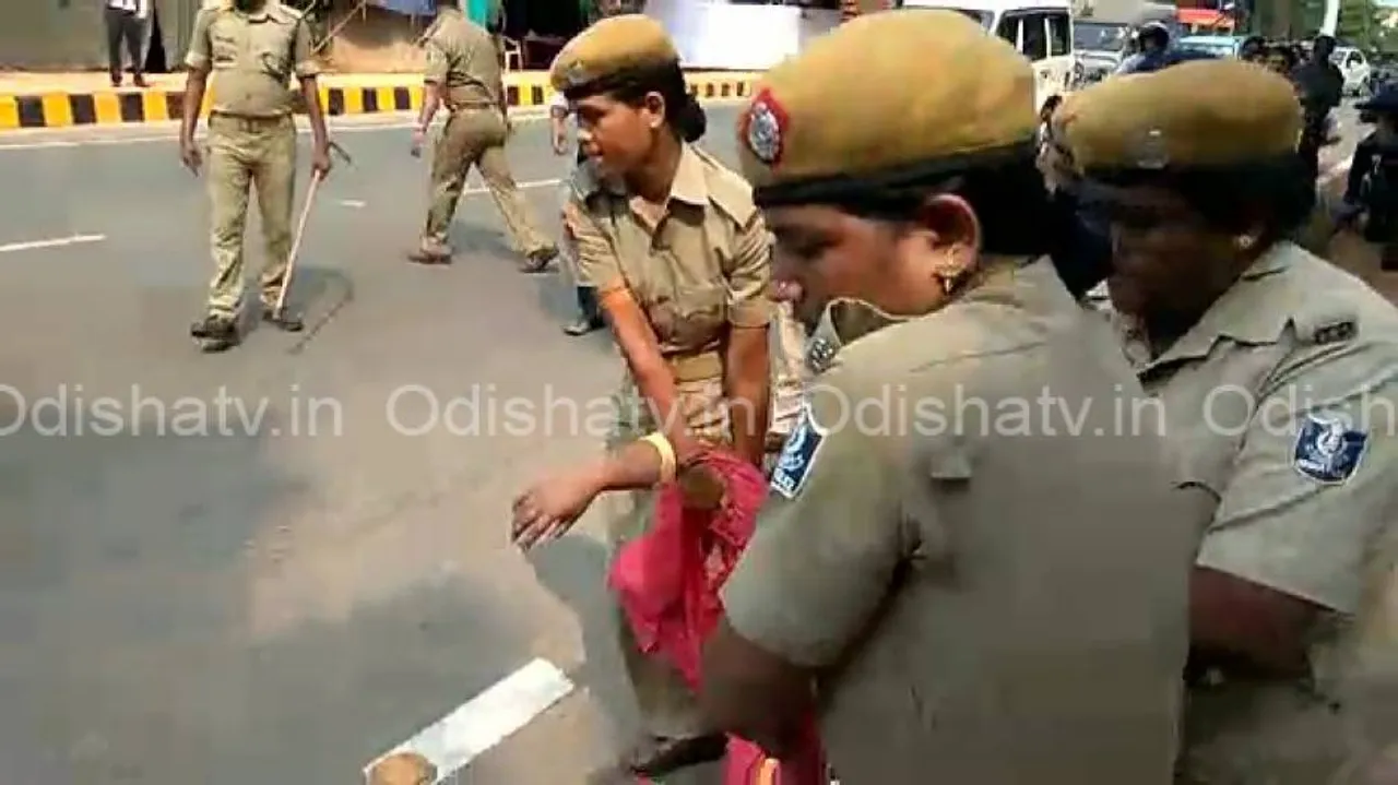 Woman claiming to be MLA's wife attempts suicide in front of Odisha Assembly