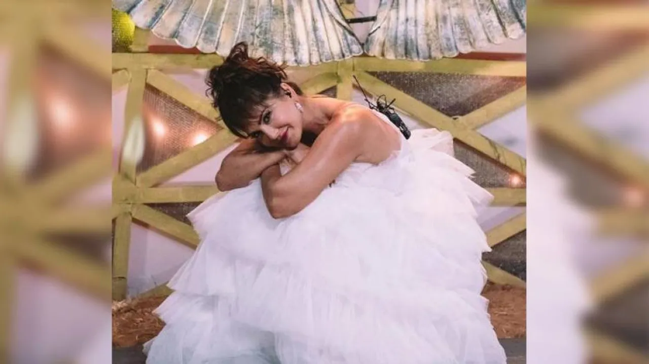 Sunny Leone Turns Bride! Posts Pics With 'Marry Me' Caption