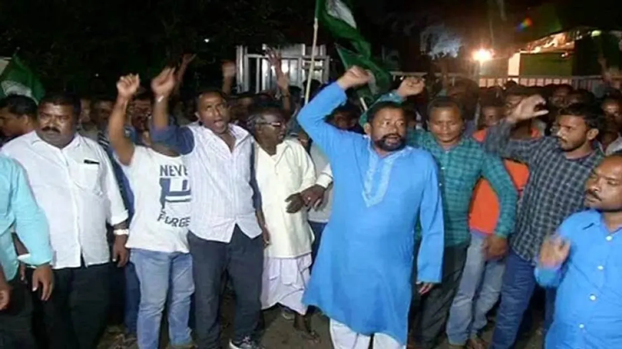 Stopped from filing nomination, supporters of BJD’s Kakatpur candidate stage demonstration