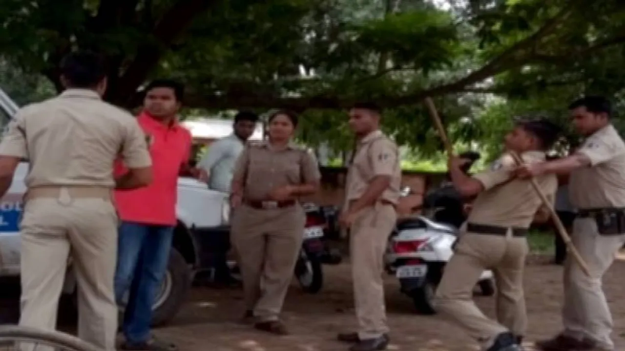 Doctor thrashed by traffic constables for not wearing helmet