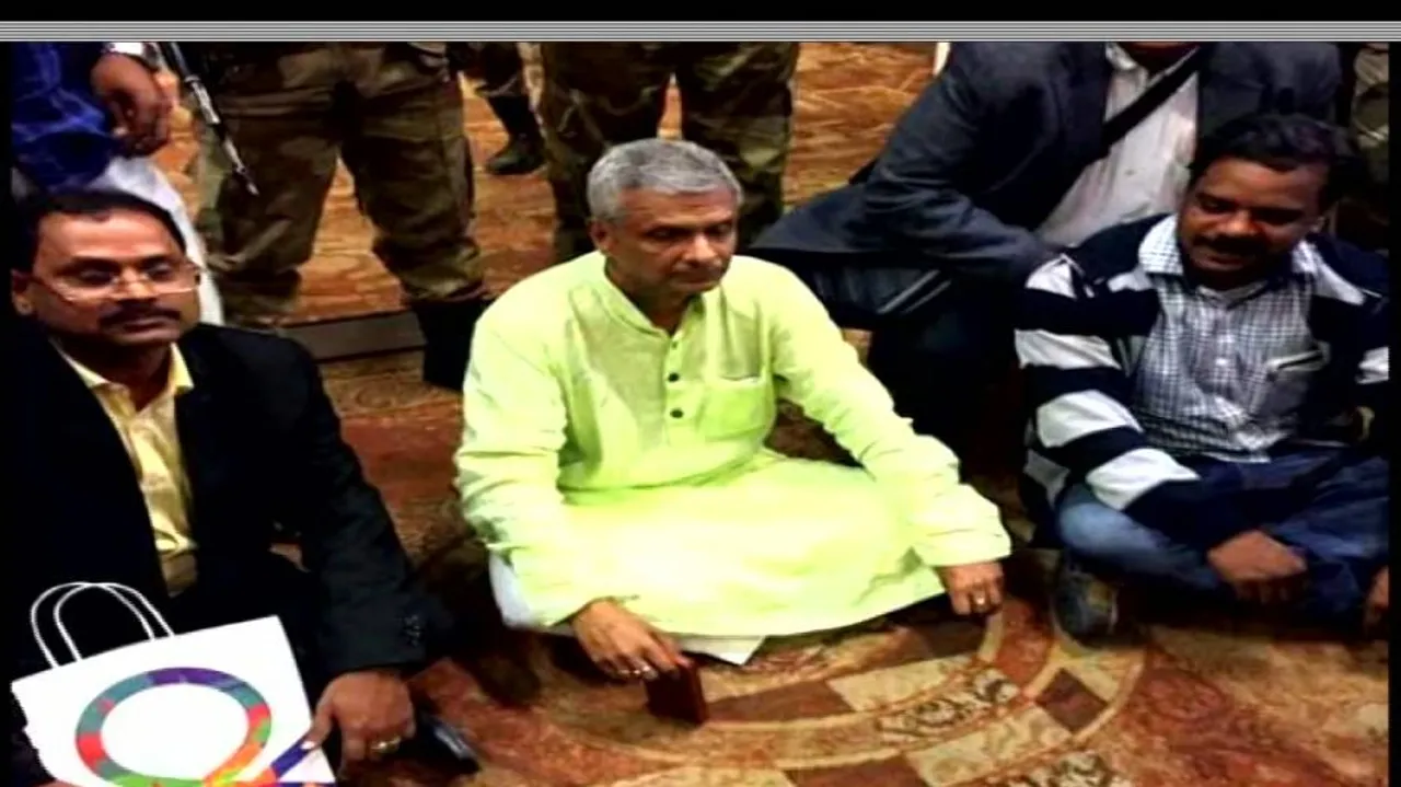 BJD MP alleges ‘VIP pressure’ behind flight delay, stages dharna