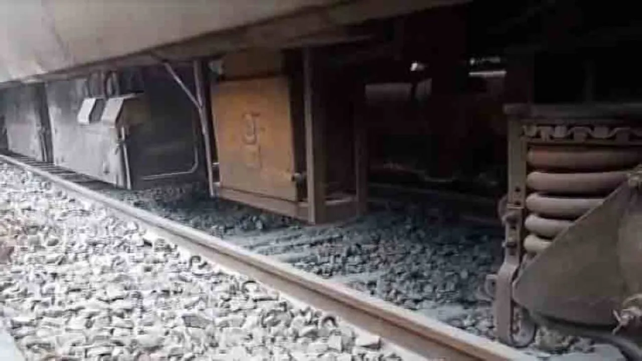 Smoke in Villupuram-Kharagpur Express creates panic, passengers safe