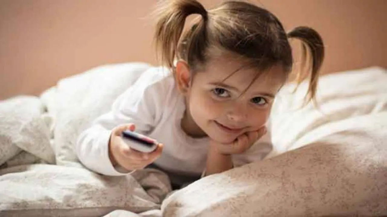 Young kids who watch more TV get less sleep