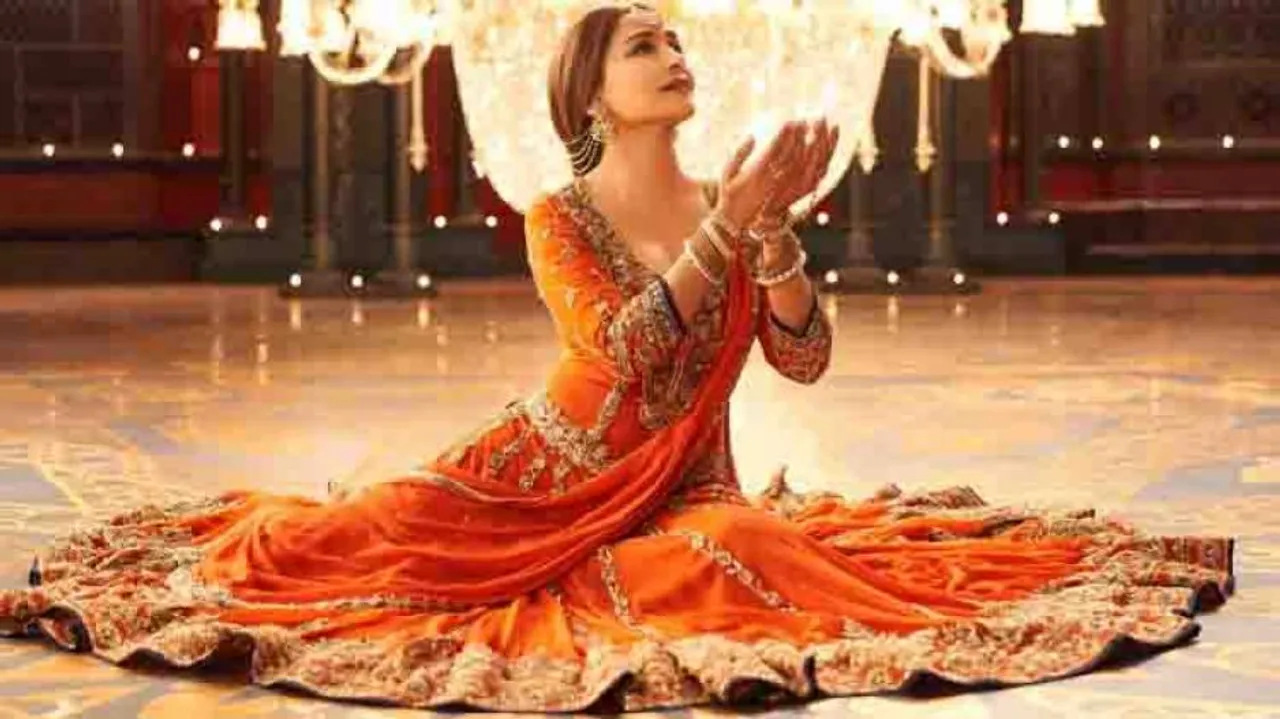 Madhuri epitome of grace in Kalank's 'Tabah Ho Gaye'