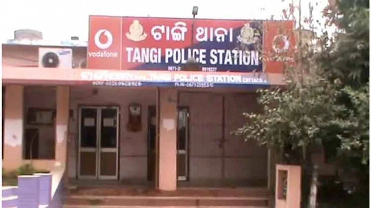 Cops arrested for robbing businessman of Rs 1.5 lakh during vehicle checking
