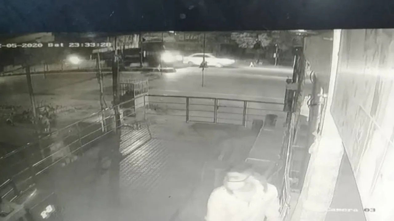 Caught On Cam: Miscreant Loots Donation Box From Temple In Bhubaneswar