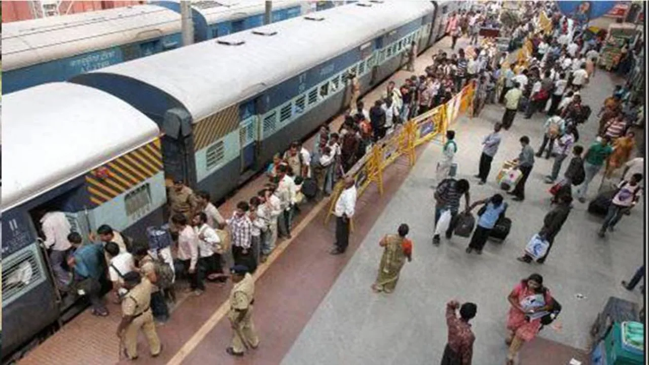 Passengers foil robbery bid on train in MP