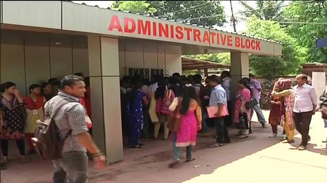 Culture varsity students lock main gate
