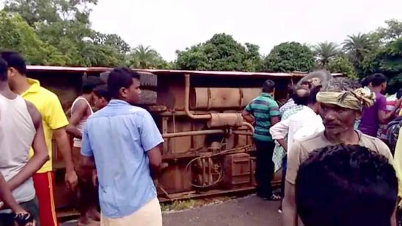 Two dead, 10 injured in road mishap