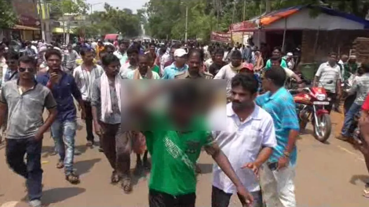 Mob mercilessly thrashes minor boy for stealing money