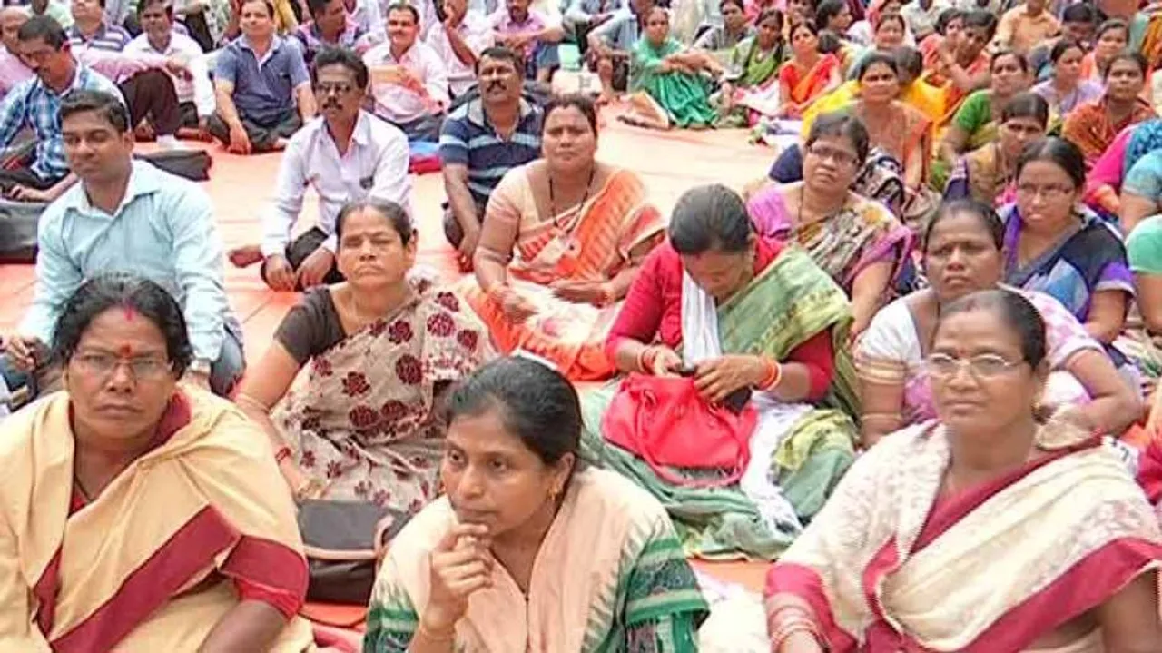 Agitating Odisha teachers to lock up schools, colleges from Sept 6