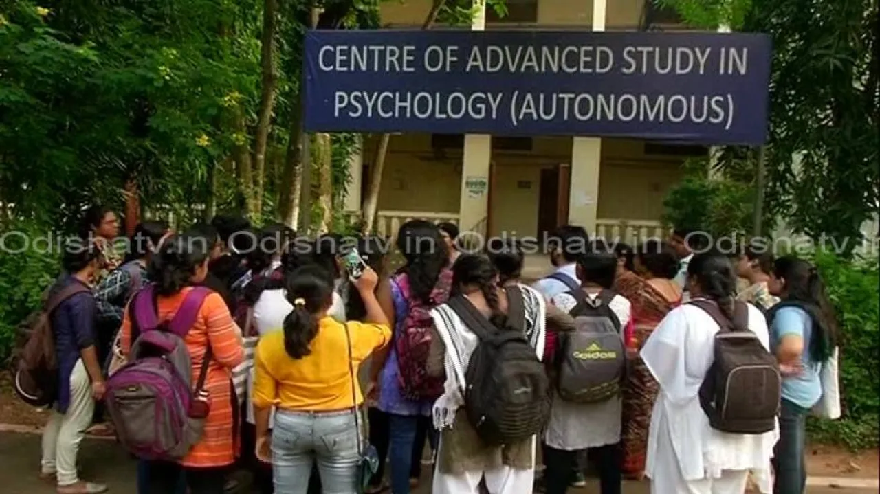 Utkal varsity professor stripped off all duties over students’ complaints