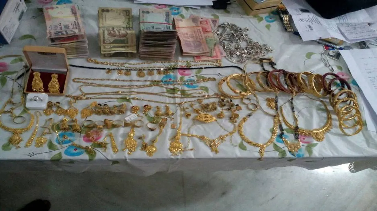 Vigilance raid on junior MVI