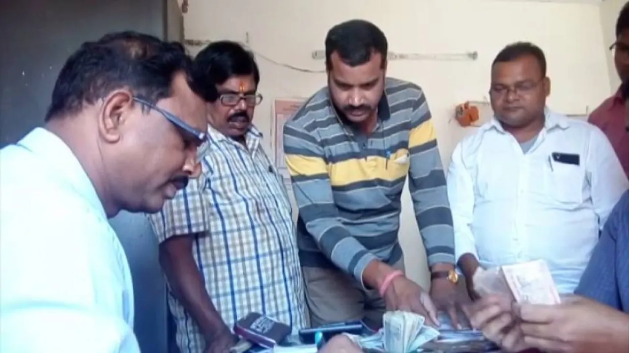 Revenue Inspector, peon held for taking Rs 2,000 bribe