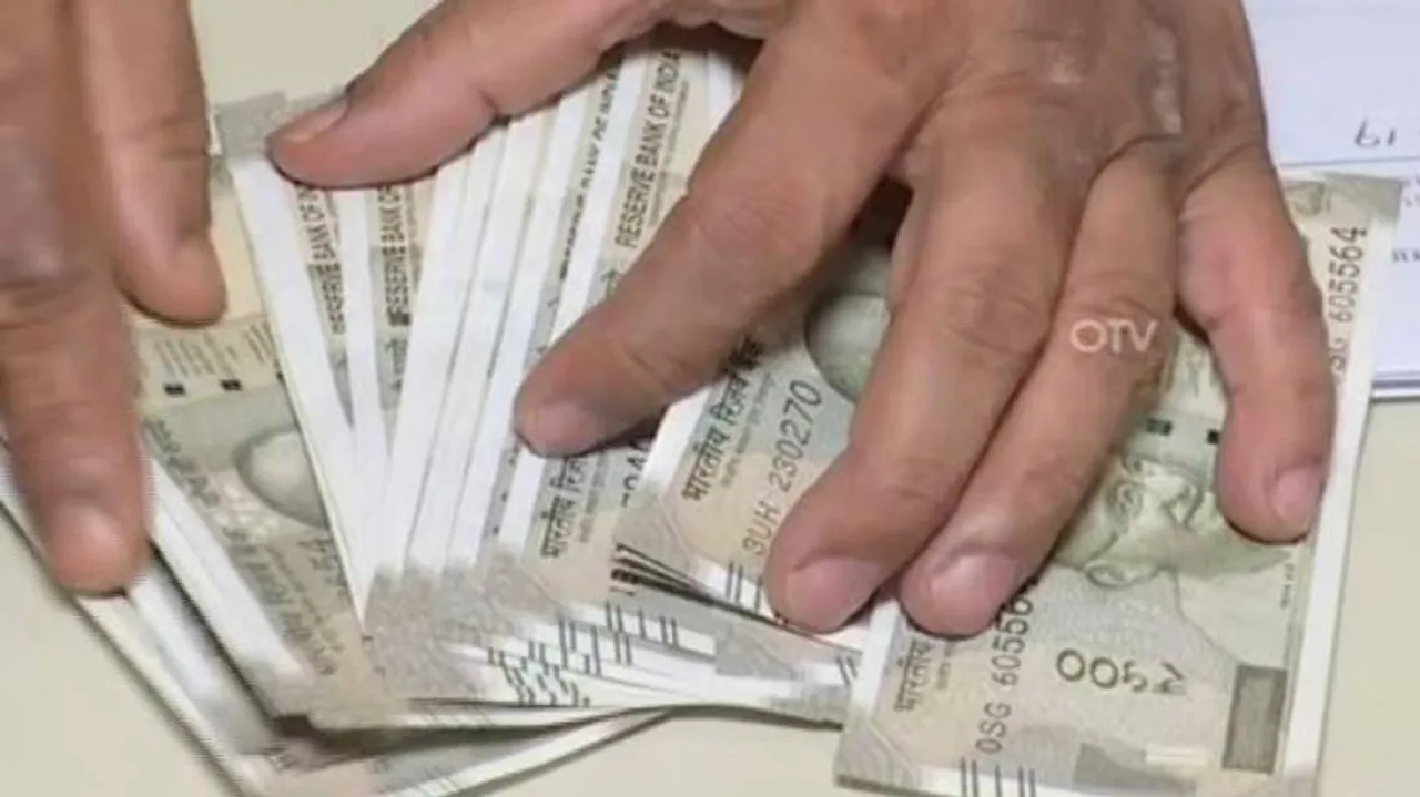Khallikote Assistant Engineer caught while taking bribe