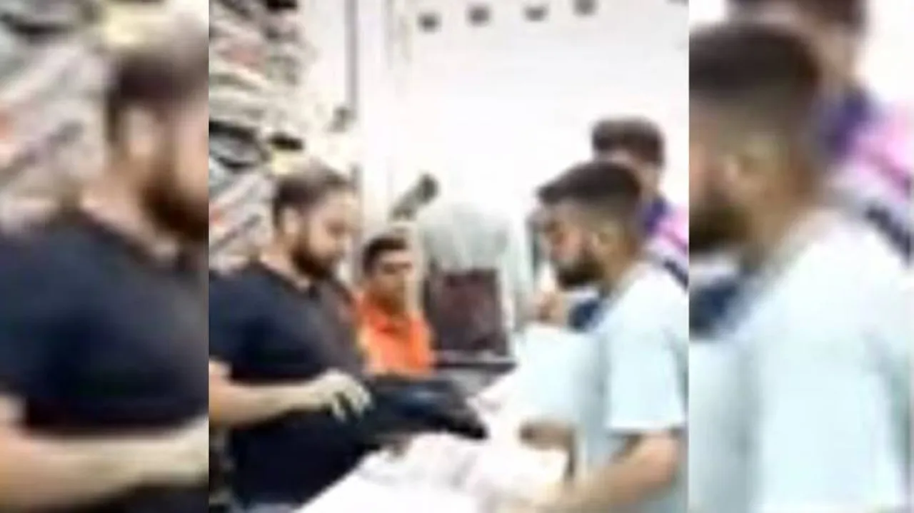 Virat Kohli Spotted Bargaining At Shop! WATCH