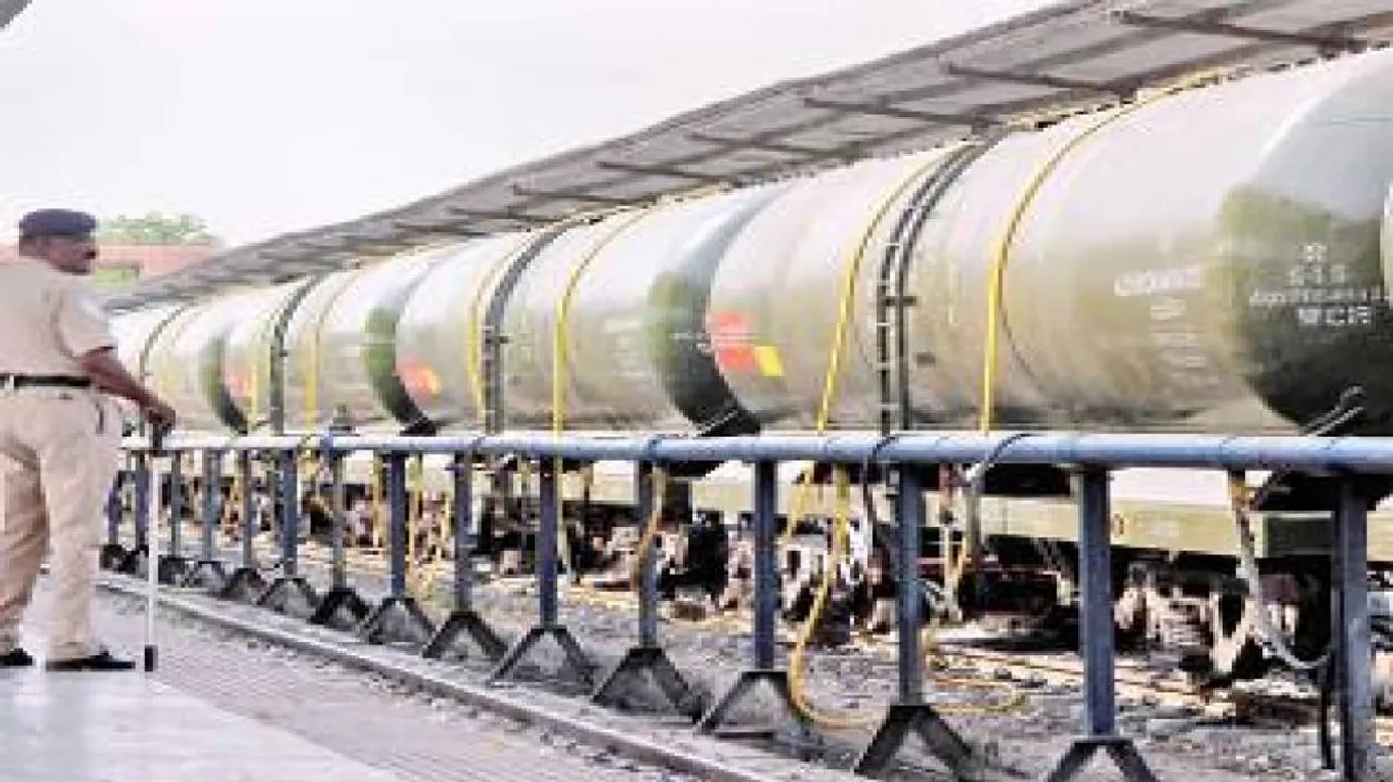 Second 'water train' being filled up for Latur supply: CM Devendra Fadnavis