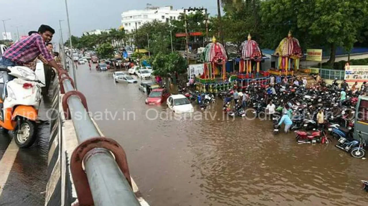 Rain leaves several areas in Cuttack, Bhubaneswar waterlogged