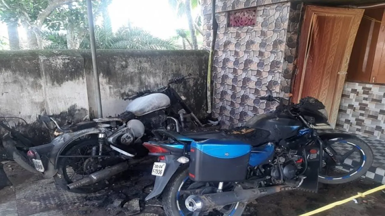 Kendrapara: 3 Motorcycles Set Ablaze By Miscreants, Past Enmity Suspected