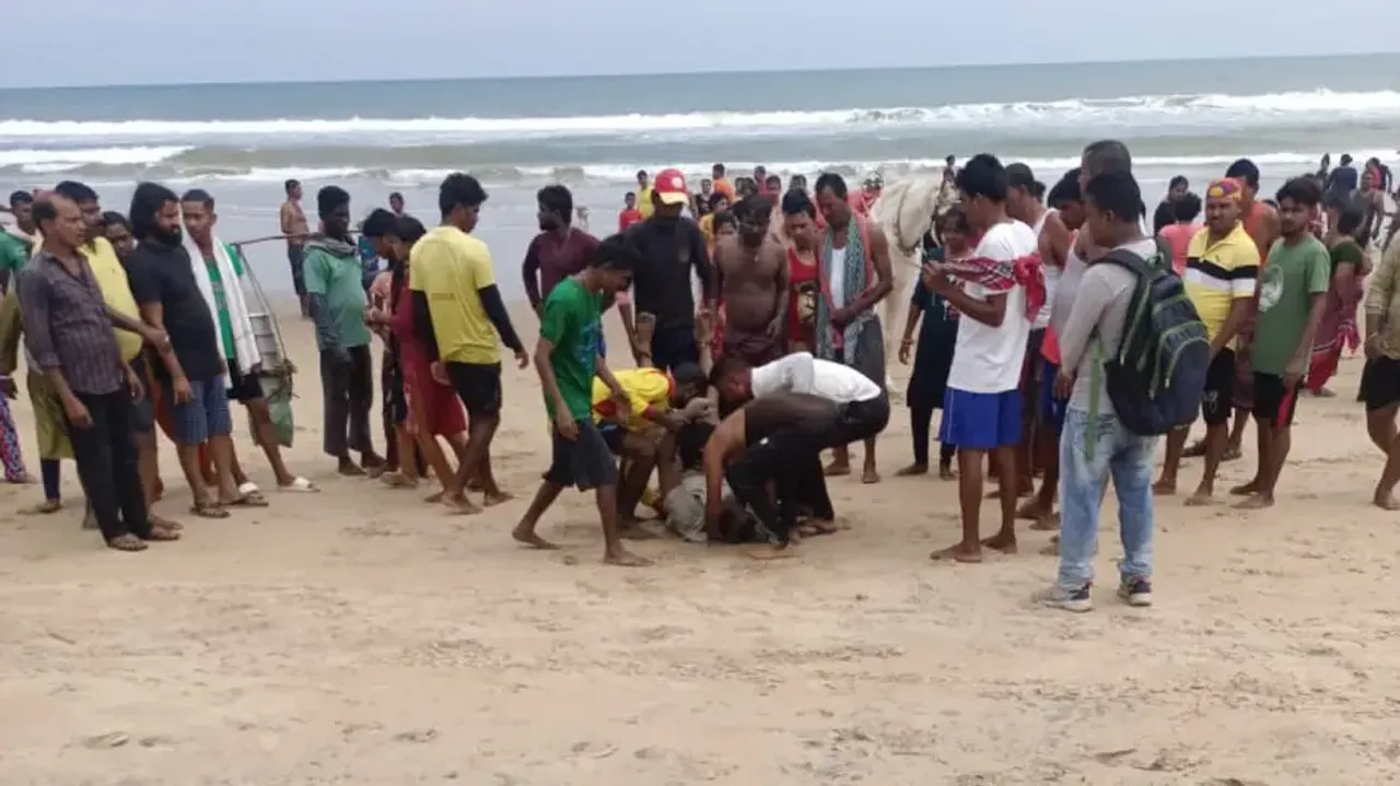 Two West Bengal tourists drown in Puri sea
