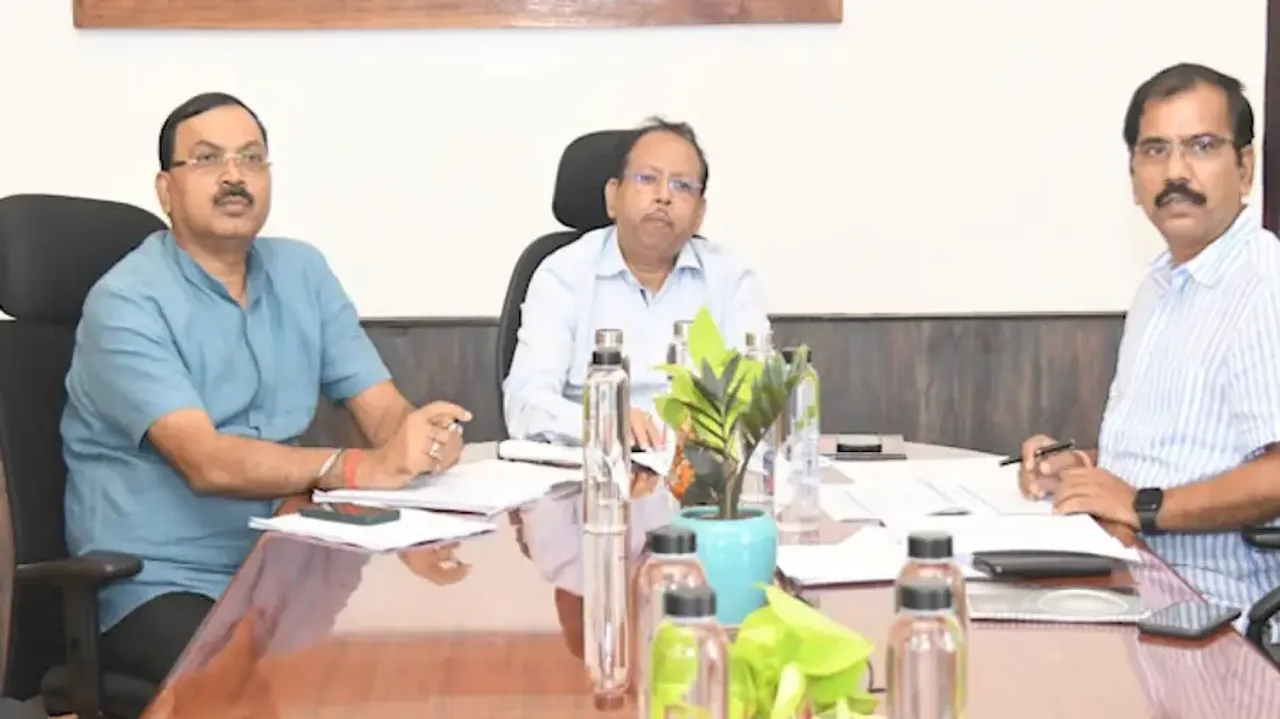 Odisha Chief Secy stresses on 'natural safeguards' to prevent cyclone, lightning deaths  