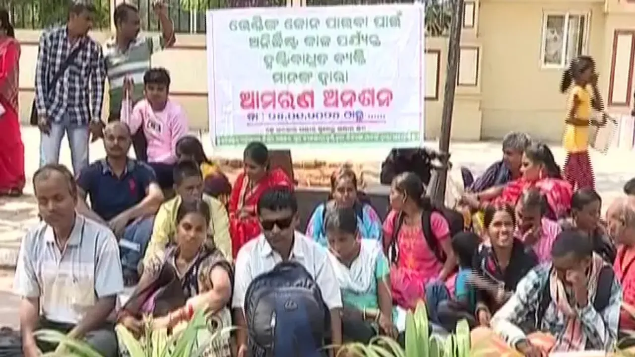 Evicted Divyang street vendors in Bhubaneswar demand vending zone, stage demo in front of BMC office