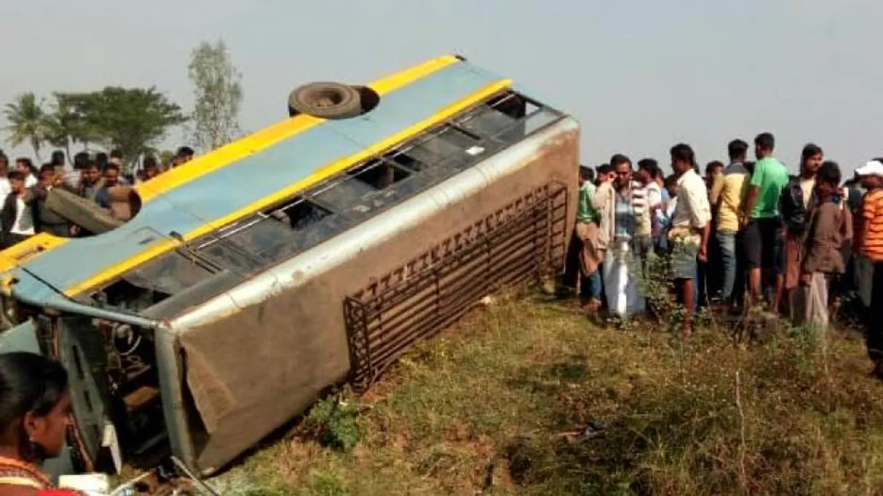 2 killed, 20 injured as bus falls into gorge in Kendrapara