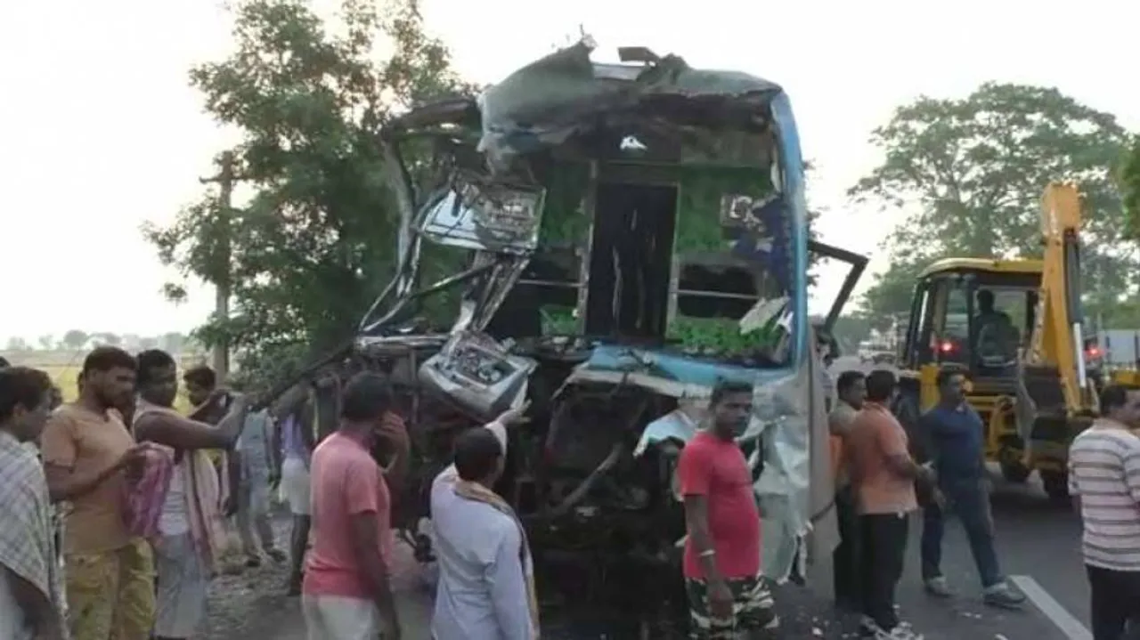 18 injured as bus en-route to Bhubaneswar hits tree in Boudh