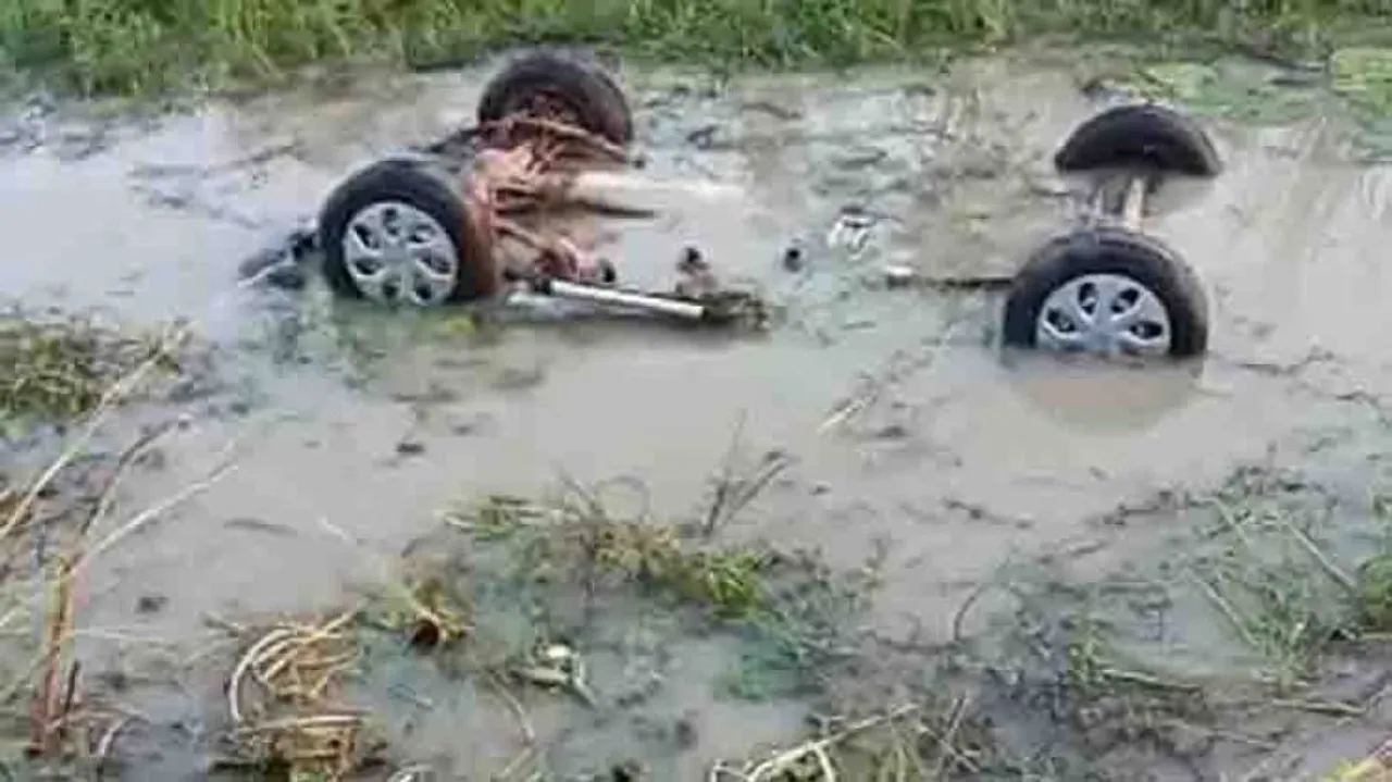5 dead, 2 critical as Bolero overturns into canal