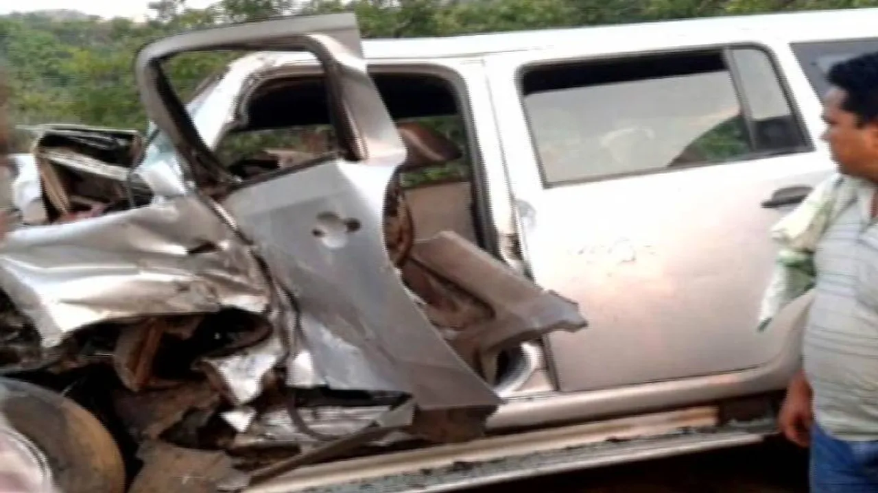 Couple among 3 dead; 3 injured as ambulance hits truck