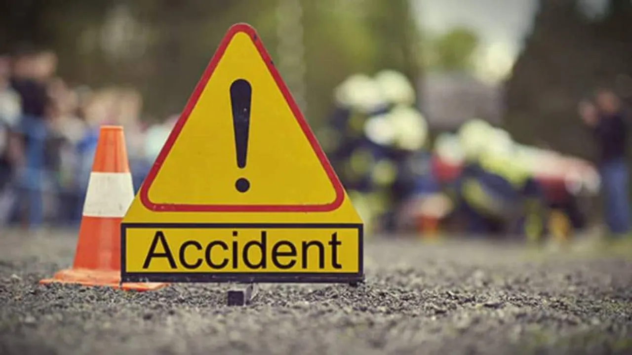 12 injured as bus rams into tree near Ichchapuram