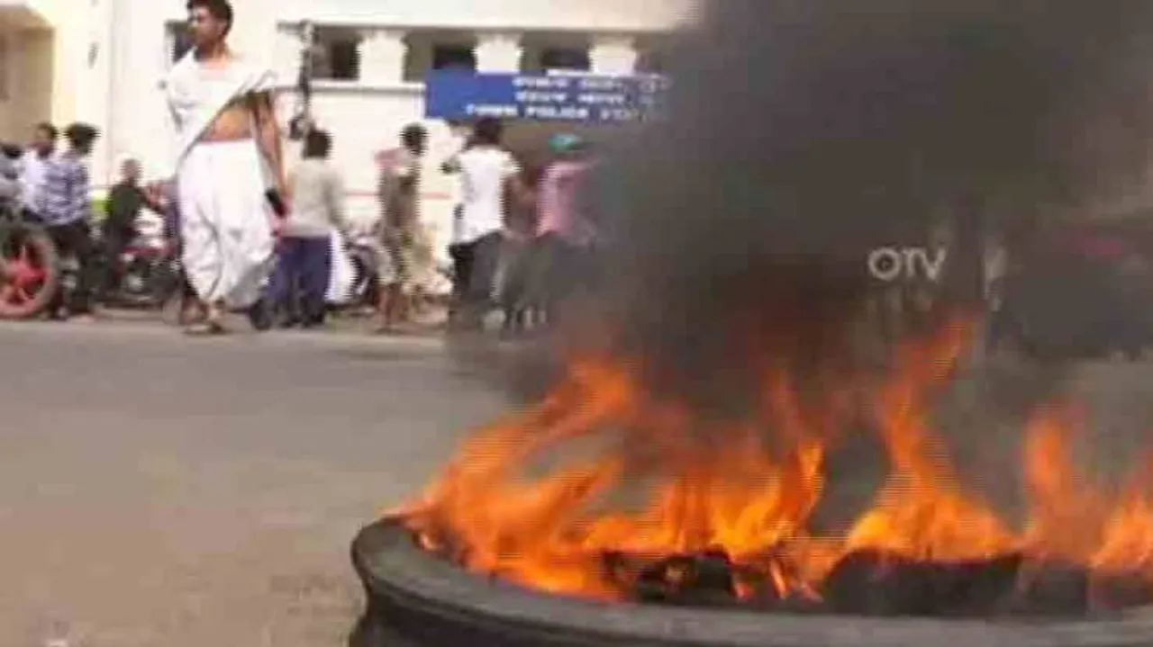 Queue system at Srimandir: Shree Jagannath Sena resorts to violence during Puri bandh