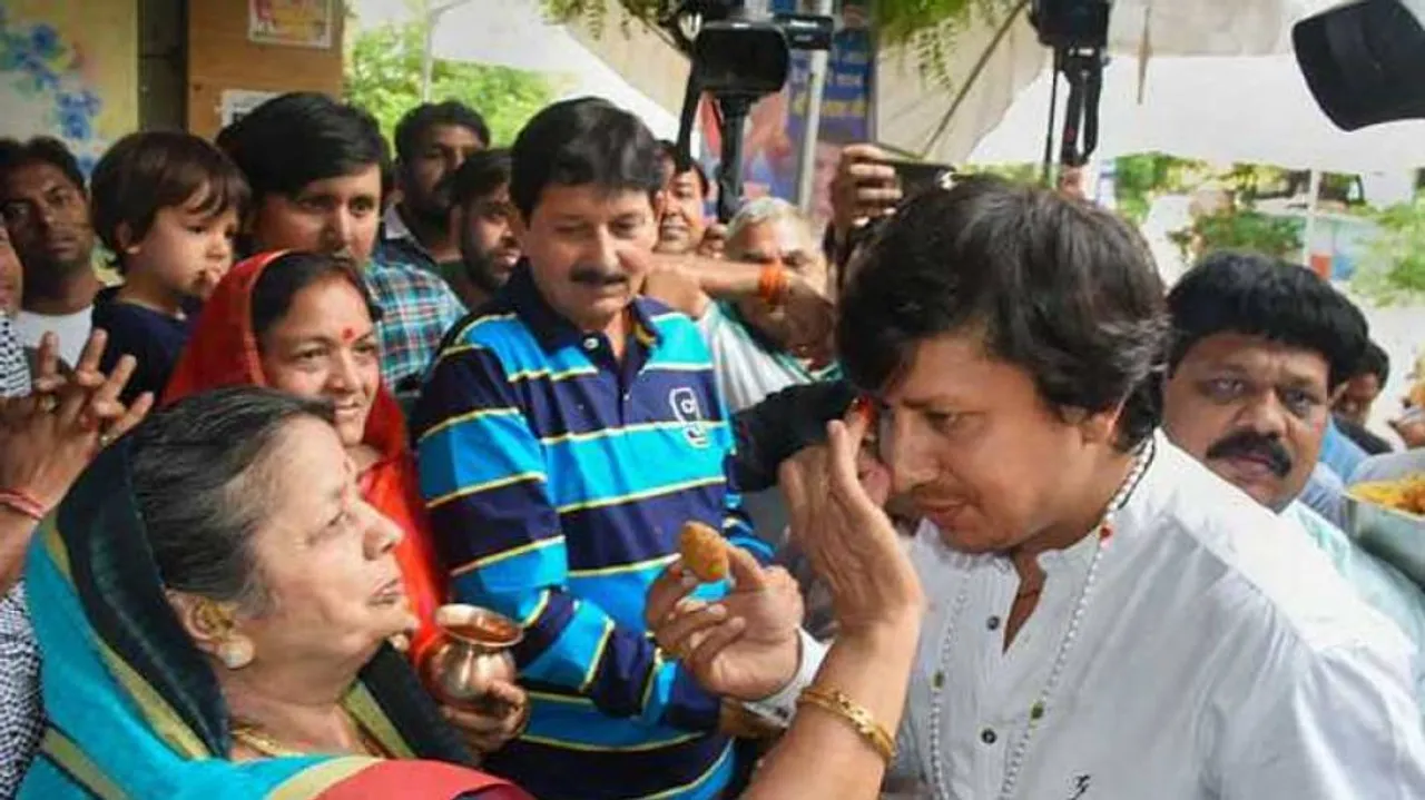 Out on bail, Akash Vijayvargiya gets hero's welcome